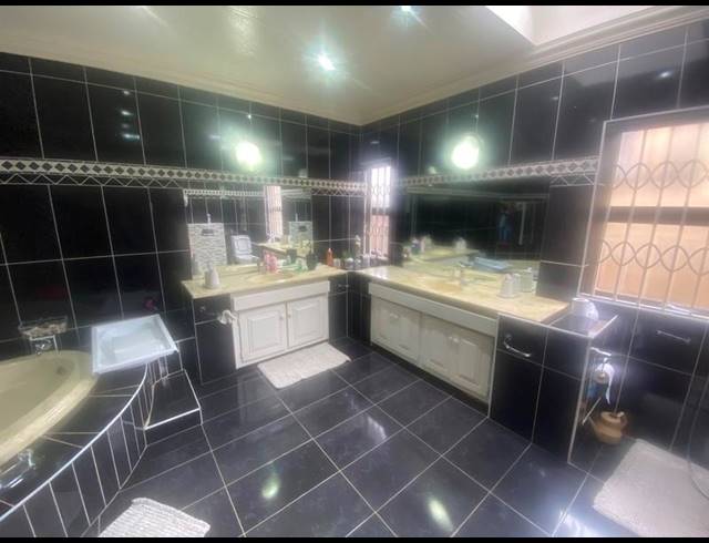 4 BEDROOM HOUSE FOR SALE IN EASTDENE